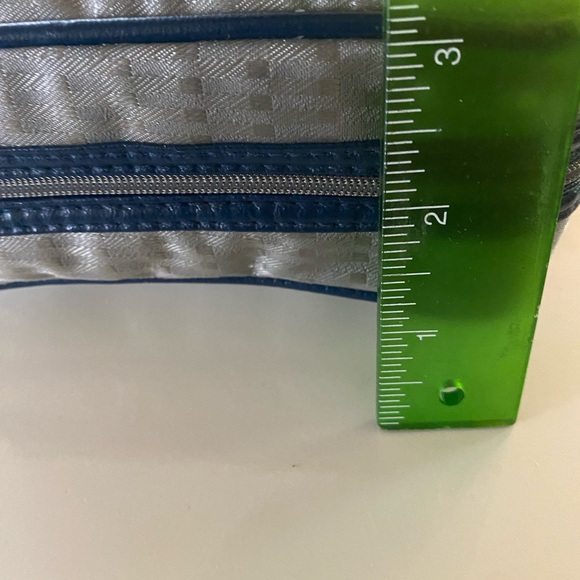 USAir Deluxe first class airline toiletry kit vintage w original unused content - Picture 3 of 8